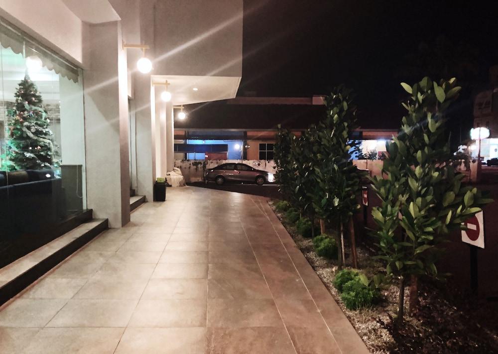 Legend Inn Taiping Bagian luar foto